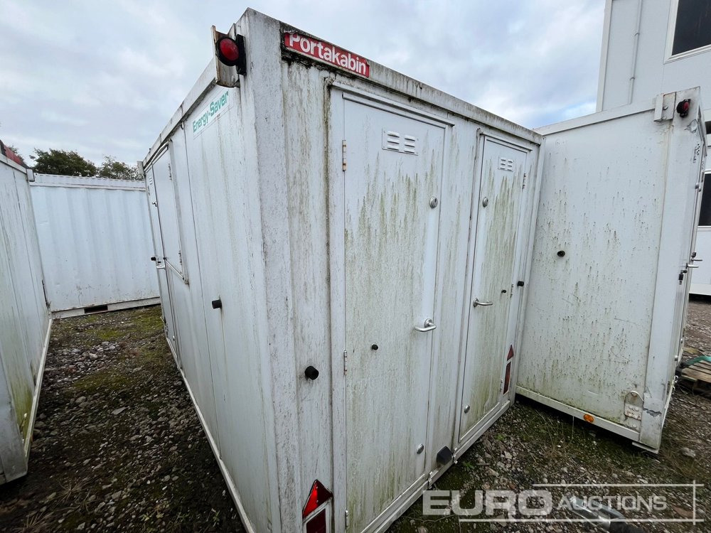 Single Axle Welfare Unit, Toilet, Drying Room, 3.3kVA Generator (Sold Off Site, Situated at Lyncastle Rd, Barleycastle Trading Estate, Warrington WA4 4RE, Contact James Turner 0044 7796 615 692 For Mo - حاوية شحن: صورة 1 Single Axle Welfare Unit, Toilet, Drying Room, 3.3kVA Generator (Sold Off Site, Situated at Lyncastle Rd, Barleycastle Trading Estate, Warrington WA4 4RE, Contact James Turner 0044 7796 615 692 For Mo - حاوية شحن: صورة 1