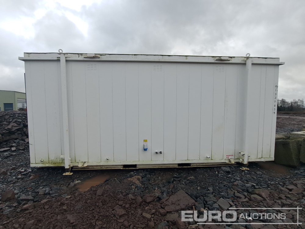 Thurston 20' x 9' Shower Block (No Keys) (Cannot Be Reconsigned) - حاوية شحن: صورة 4 Thurston 20' x 9' Shower Block (No Keys) (Cannot Be Reconsigned) - حاوية شحن: صورة 4