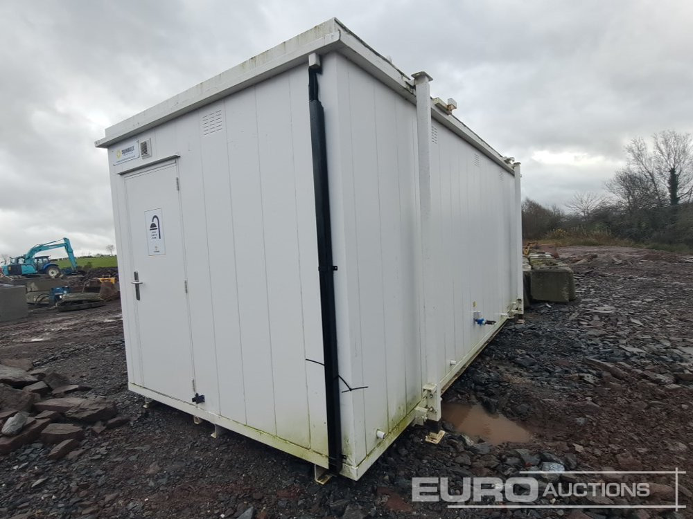 Thurston 20' x 9' Shower Block (No Keys) (Cannot Be Reconsigned) - حاوية شحن: صورة 3 Thurston 20' x 9' Shower Block (No Keys) (Cannot Be Reconsigned) - حاوية شحن: صورة 3