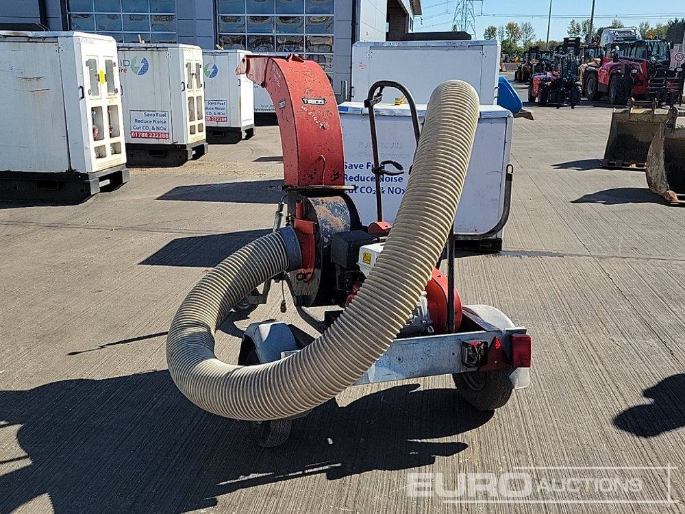 Trilo Petrol Towable Vacuum Loader, Honda Engine - آلات زراعية: صورة 3 Trilo Petrol Towable Vacuum Loader, Honda Engine - آلات زراعية: صورة 3