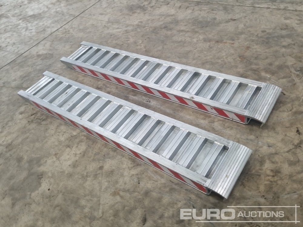 Unused 1800mm x 310mm x 82mm Aluminium Loading Ramps - معدات الورشة: صورة 2 Unused 1800mm x 310mm x 82mm Aluminium Loading Ramps - معدات الورشة: صورة 2
