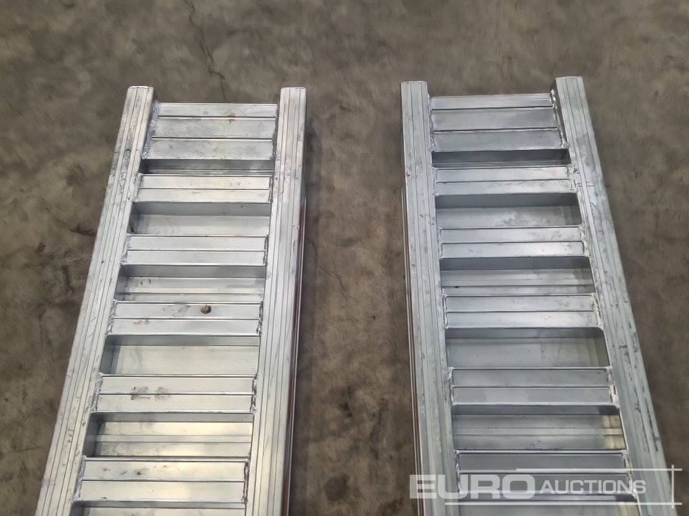 Unused 1800mm x 310mm x 82mm Aluminium Loading Ramps - معدات الورشة: صورة 5 Unused 1800mm x 310mm x 82mm Aluminium Loading Ramps - معدات الورشة: صورة 5