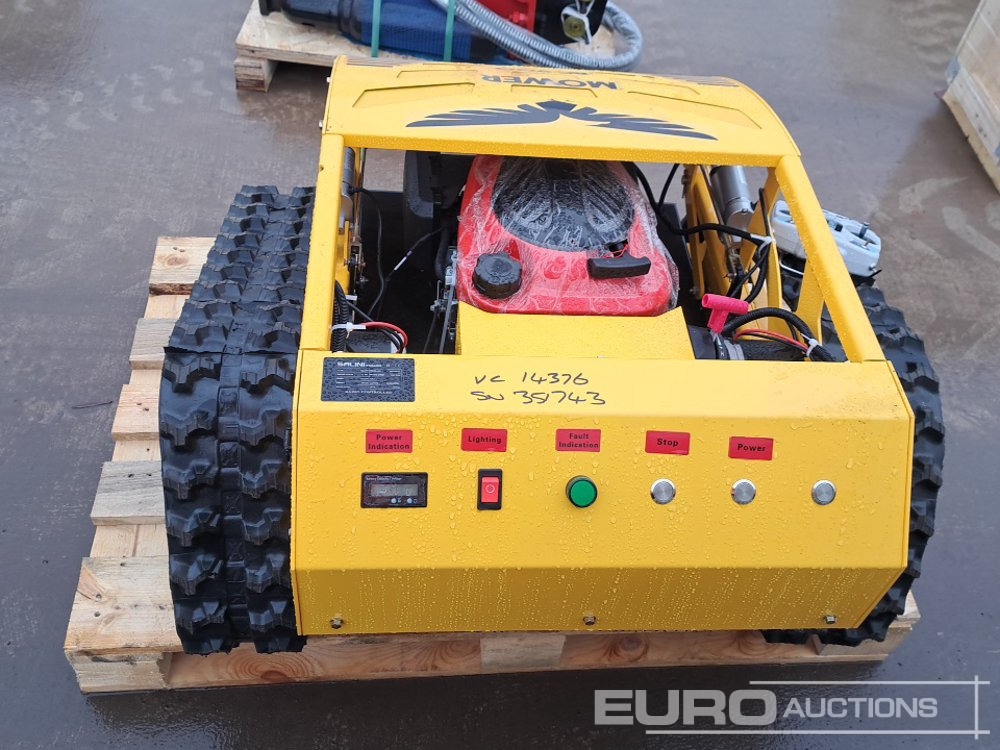Unused 2025 Salini RC-900 Radio Controlled Tracked Lawnmower (Controls in Office) - جزازة عشب الحدائق: صورة 4 Unused 2025 Salini RC-900 Radio Controlled Tracked Lawnmower (Controls in Office) - جزازة عشب الحدائق: صورة 4