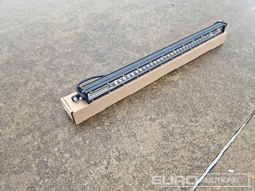 Unused 25" 240W Combo Beam LED Light Bar, Mounting Brackets, IP68 Waterproof - معدات الورشة: صورة 4 Unused 25" 240W Combo Beam LED Light Bar, Mounting Brackets, IP68 Waterproof - معدات الورشة: صورة 4