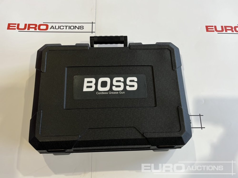 Unused Boss 21 Volt Lithium Battery Cordless Grease Gun, 2 Batteries, Case, Shoulder Strap, Extension Pieces & Fittings - معدات الانشاءات: صورة 2 Unused Boss 21 Volt Lithium Battery Cordless Grease Gun, 2 Batteries, Case, Shoulder Strap, Extension Pieces & Fittings - معدات الانشاءات: صورة 2