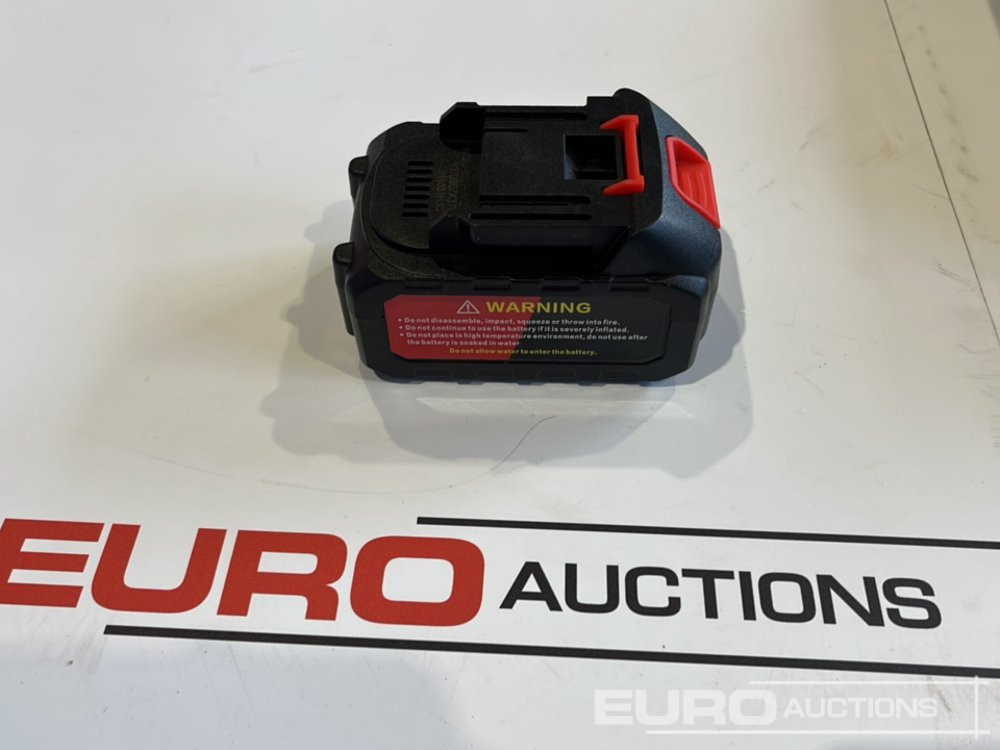 معدات الانشاءات Unused Boss 21 Volt Lithium Battery Cordless Grease Gun, 2 Batteries, Charger, Case, Shoulder Strap, Extension Pieces and Fittings: صورة 8 معدات الانشاءات Unused Boss 21 Volt Lithium Battery Cordless Grease Gun, 2 Batteries, Charger, Case, Shoulder Strap, Extension Pieces and Fittings: صورة 8