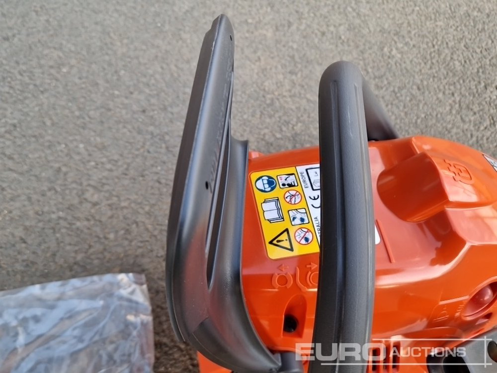 معدات الورشة Unused Husqvarna 120 Mark II 14" Petrol Chain Saw: صورة 14