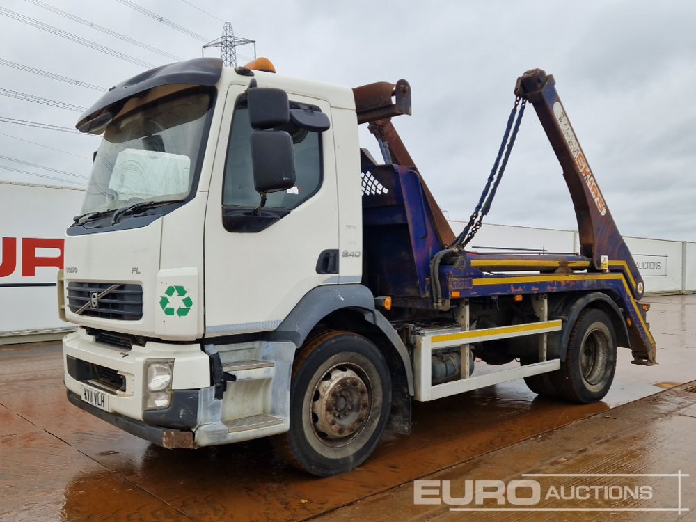 Volvo FL240 - شاحنة لودر انزلاقي: صورة 1 Volvo FL240 - شاحنة لودر انزلاقي: صورة 1