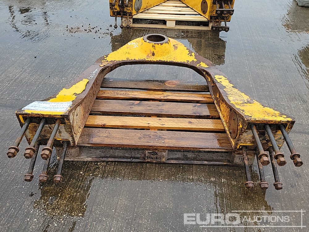 Volvo Front A Frame to suit A25F/A30F - قطع الغيار: صورة 5 Volvo Front A Frame to suit A25F/A30F - قطع الغيار: صورة 5