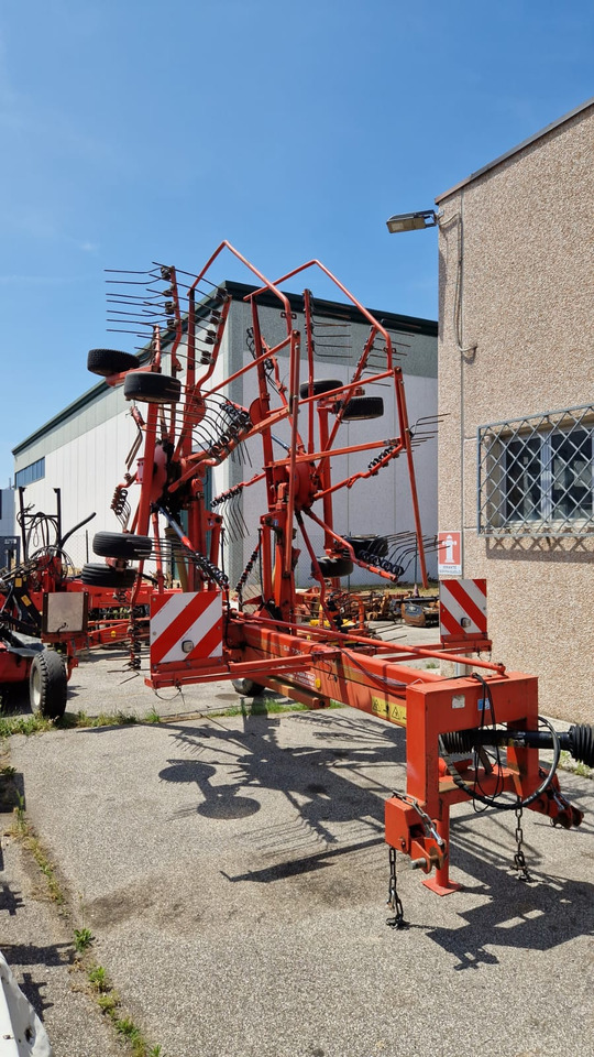 Ranghinatore usato Kuhn GA 7301 - نشارة الدريس/ شوكة جرف: صورة 1 Ranghinatore usato Kuhn GA 7301 - نشارة الدريس/ شوكة جرف: صورة 1