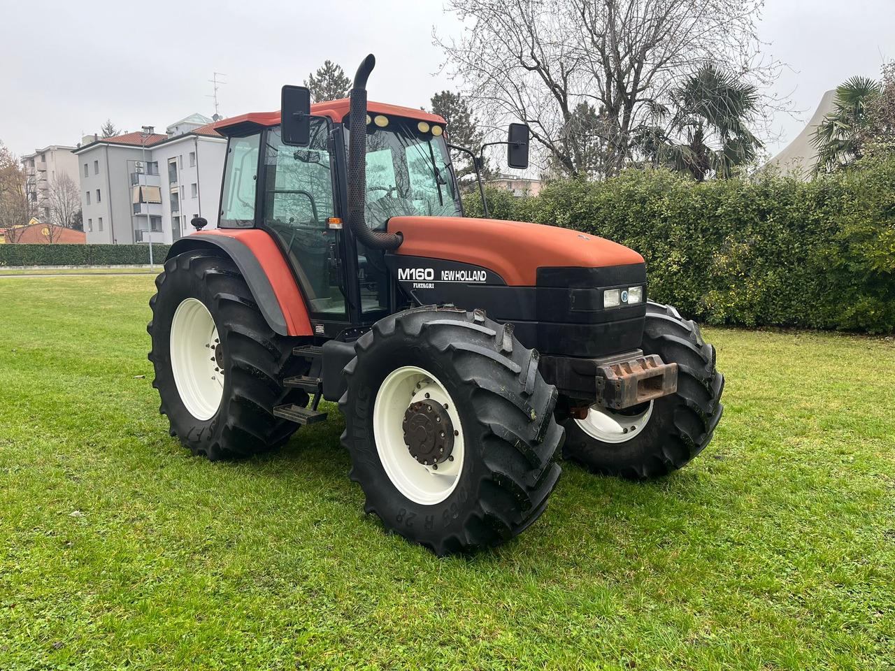 Trattore usato New Holland M160 - جرار: صورة 5 Trattore usato New Holland M160 - جرار: صورة 5