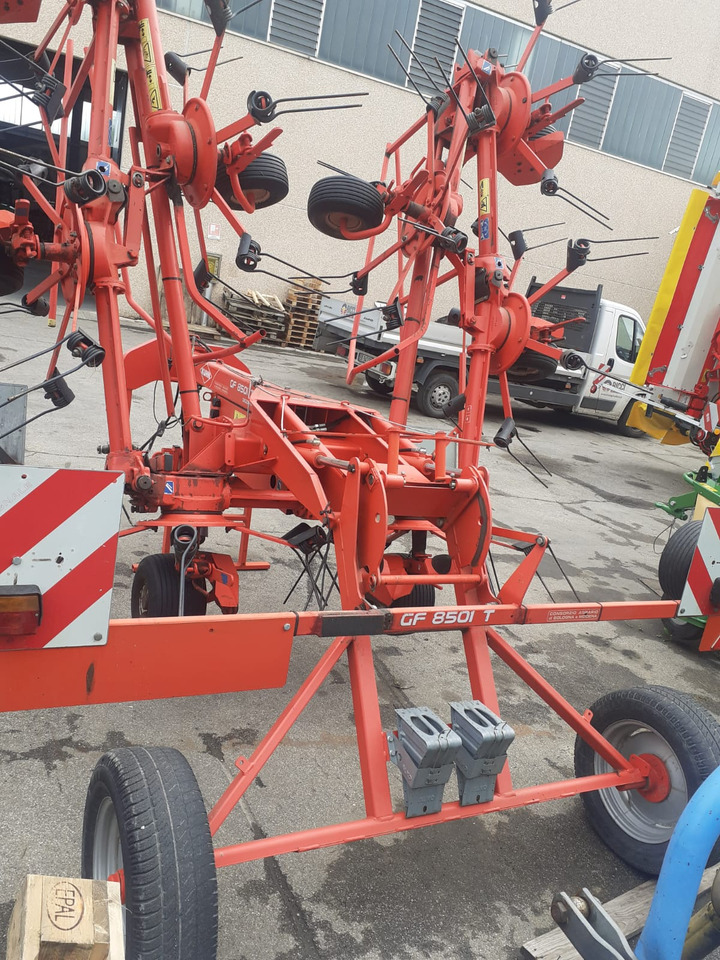Voltafieno usato Kuhn GF 8501 T - نشارة الدريس/ شوكة جرف: صورة 4 Voltafieno usato Kuhn GF 8501 T - نشارة الدريس/ شوكة جرف: صورة 4
