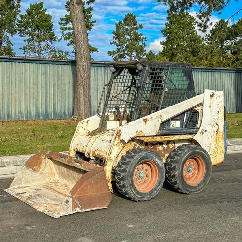 شيول صغير Bobcat 753: صورة 1