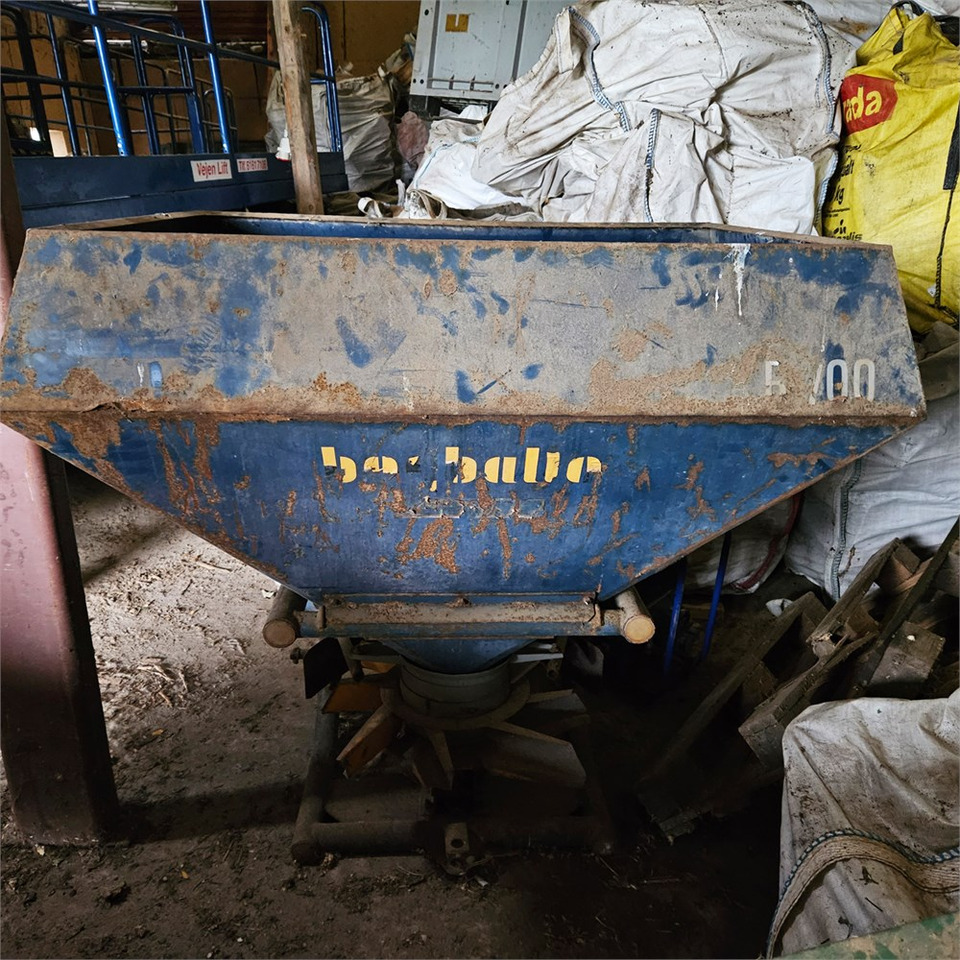 Bogballe B-700 - معدات التسميد: صورة 1 Bogballe B-700 - معدات التسميد: صورة 1