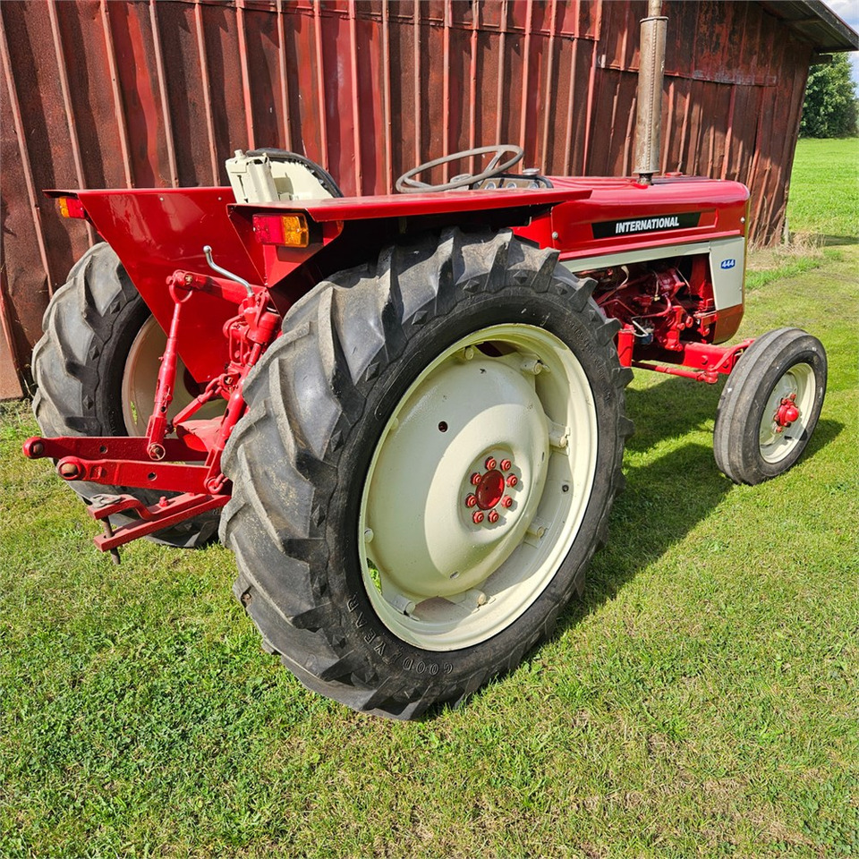 IH 444 - جرار: صورة 4 IH 444 - جرار: صورة 4