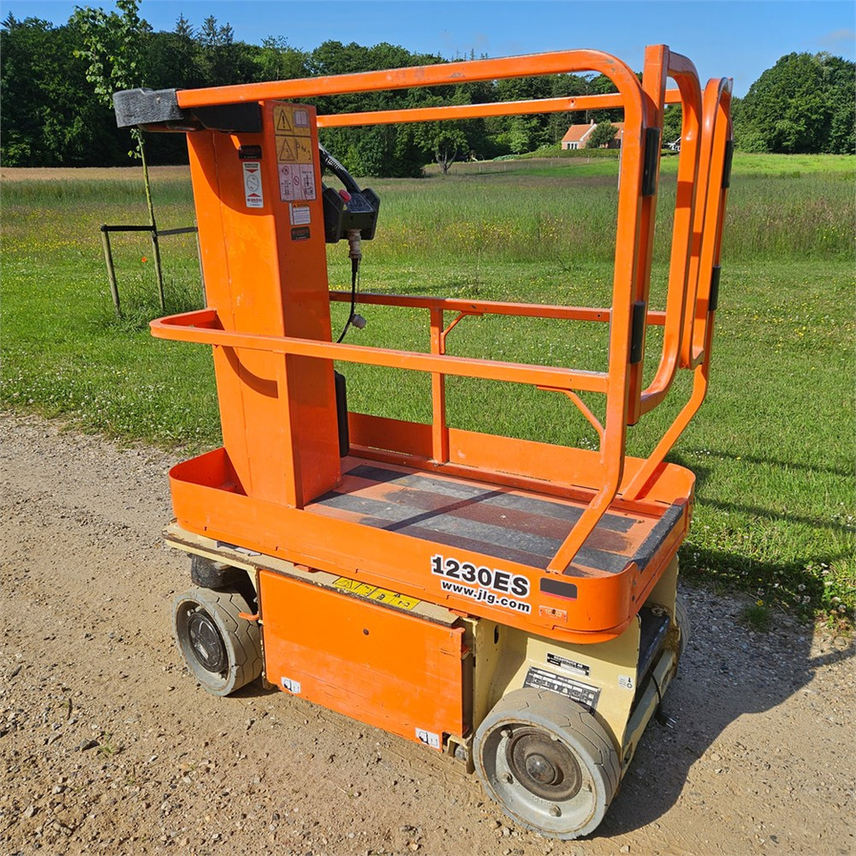 JLG 1230 ES - مرفاع بصاري عمودي: صورة 1 JLG 1230 ES - مرفاع بصاري عمودي: صورة 1