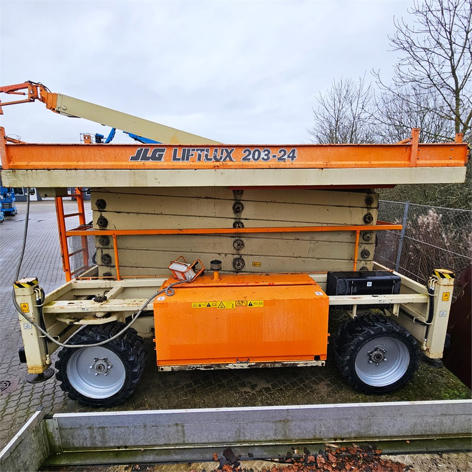 JLG 203-24 - مرفاع مقصي: صورة 2 JLG 203-24 - مرفاع مقصي: صورة 2
