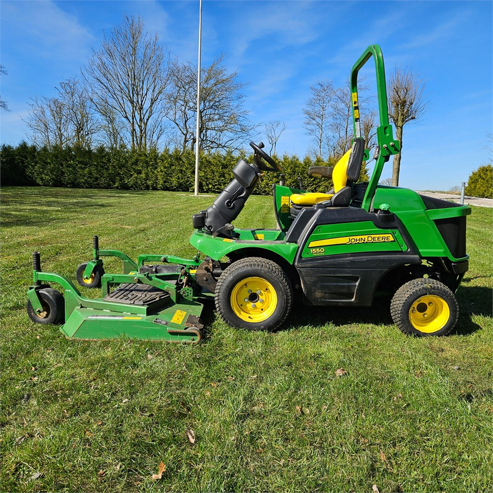 John Deere 1550 TerrainCut - جزازة عشب الحدائق: صورة 4 John Deere 1550 TerrainCut - جزازة عشب الحدائق: صورة 4