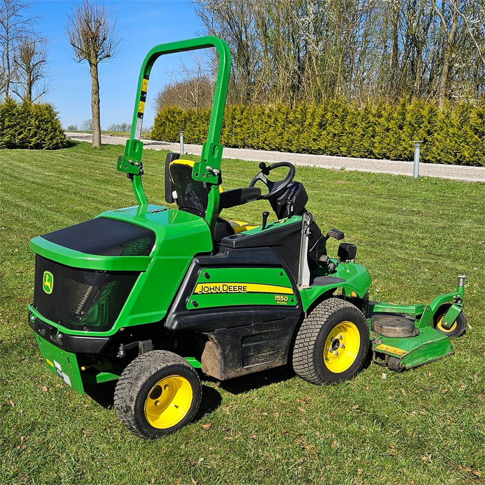 John Deere 1550 TerrainCut - جزازة عشب الحدائق: صورة 5 John Deere 1550 TerrainCut - جزازة عشب الحدائق: صورة 5