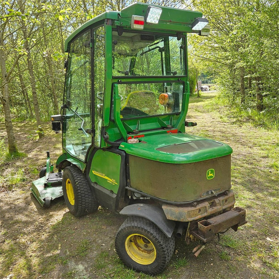 John Deere 1565 Series II 4WD - جزازة عشب الحدائق: صورة 3 John Deere 1565 Series II 4WD - جزازة عشب الحدائق: صورة 3