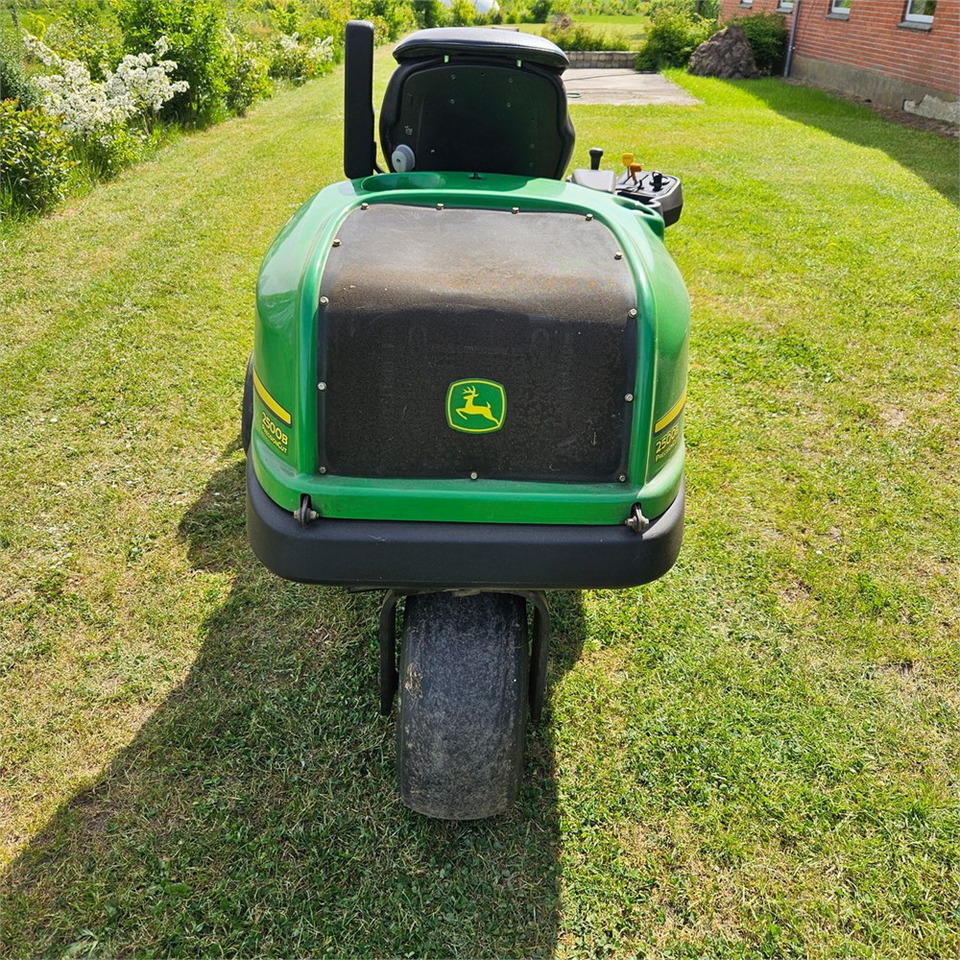 John Deere 2500B PrecisionCut - جزازة عشب الحدائق: صورة 5 John Deere 2500B PrecisionCut - جزازة عشب الحدائق: صورة 5