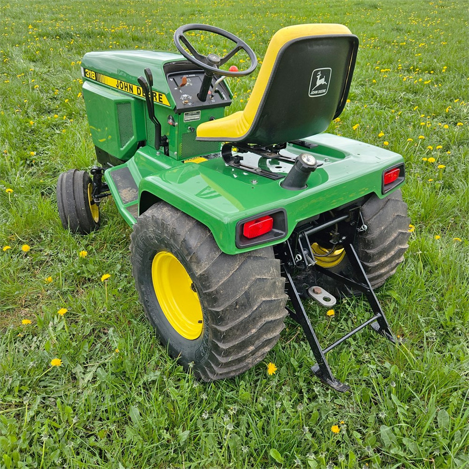 John Deere 318 - جرار خدمات بلدية: صورة 3 John Deere 318 - جرار خدمات بلدية: صورة 3