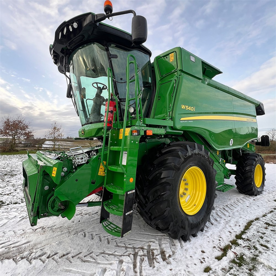 John Deere W540i - آلات الحصاد: صورة 1 John Deere W540i - آلات الحصاد: صورة 1