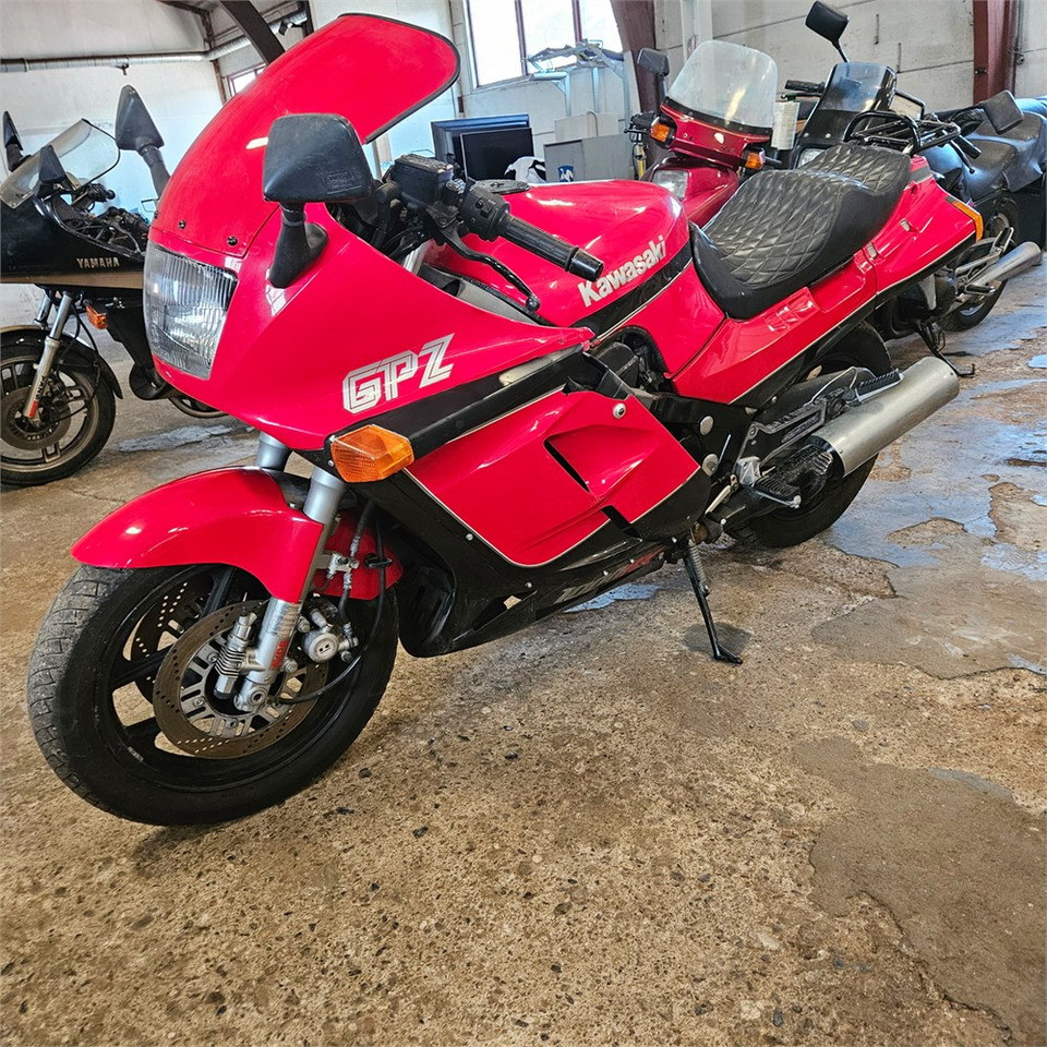 Kawasaki GPZ 1000 RX - دراجة نارية: صورة 1 Kawasaki GPZ 1000 RX - دراجة نارية: صورة 1