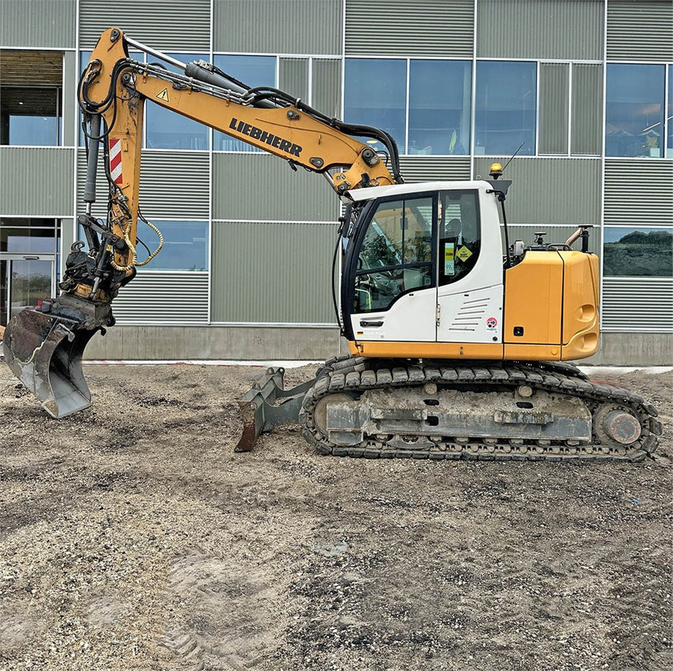 Liebherr R914 Compact Litronic - حفار صغير: صورة 2 Liebherr R914 Compact Litronic - حفار صغير: صورة 2