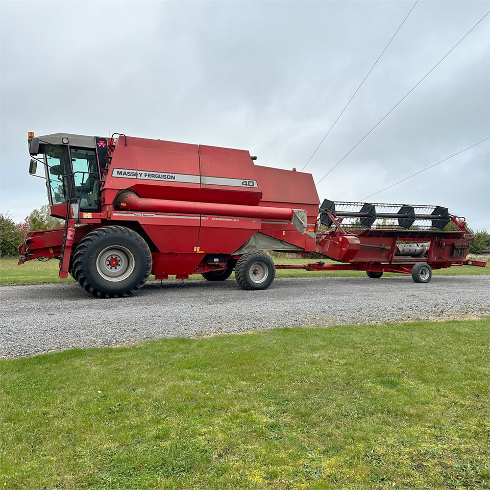 Massey Ferguson MF40 - آلات الحصاد: صورة 1 Massey Ferguson MF40 - آلات الحصاد: صورة 1