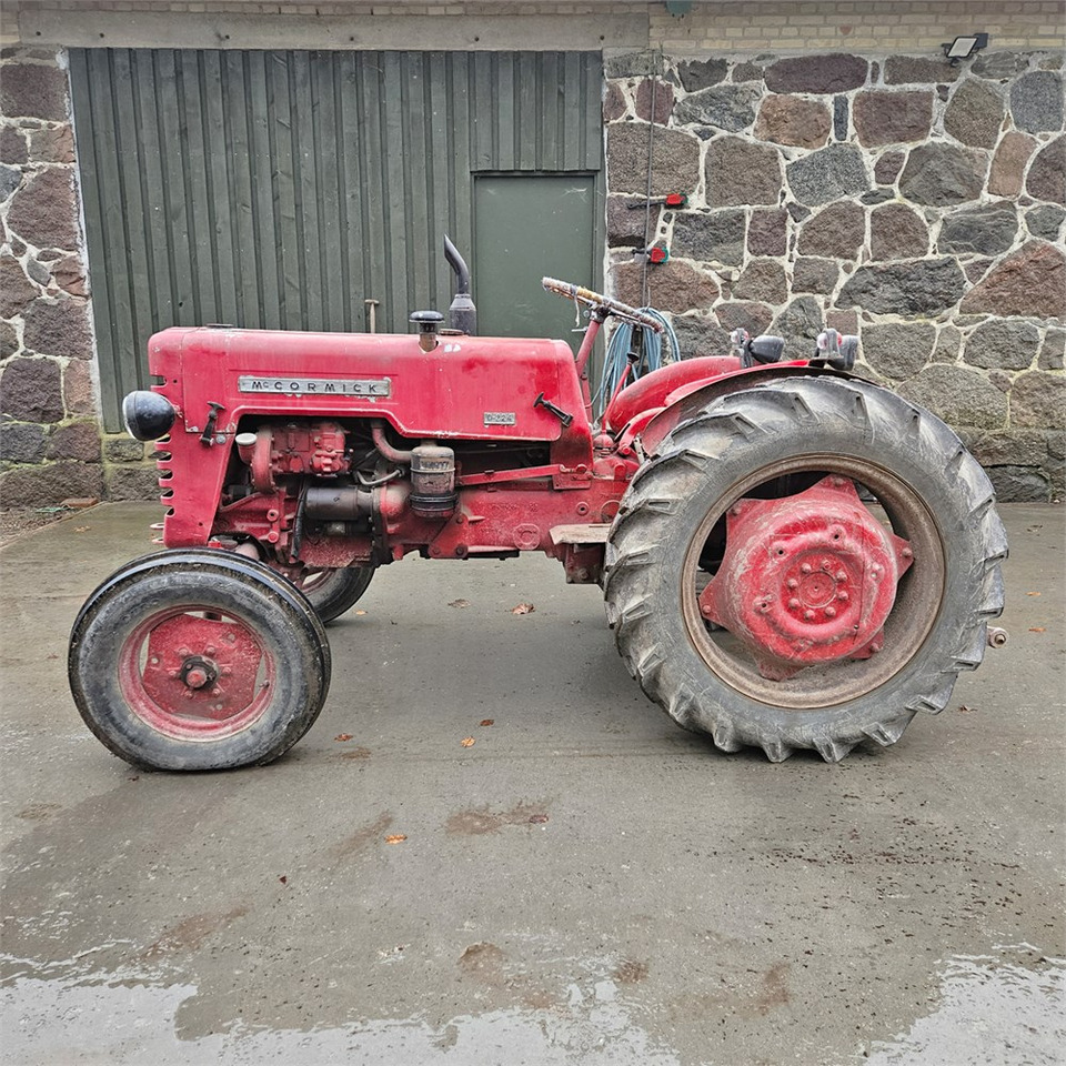 McCORMICK D-324 Standard - جرار: صورة 3 McCORMICK D-324 Standard - جرار: صورة 3