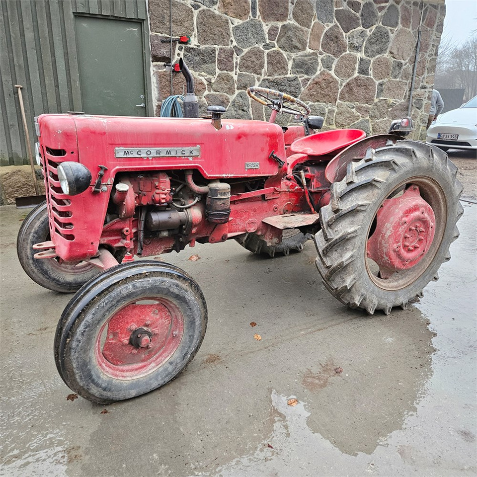 McCORMICK D-324 Standard - جرار: صورة 2 McCORMICK D-324 Standard - جرار: صورة 2