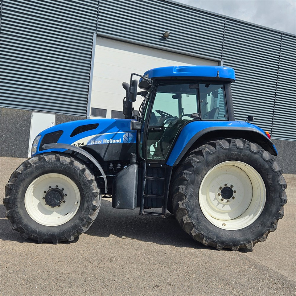 New Holland T7550 - جرار: صورة 2 New Holland T7550 - جرار: صورة 2