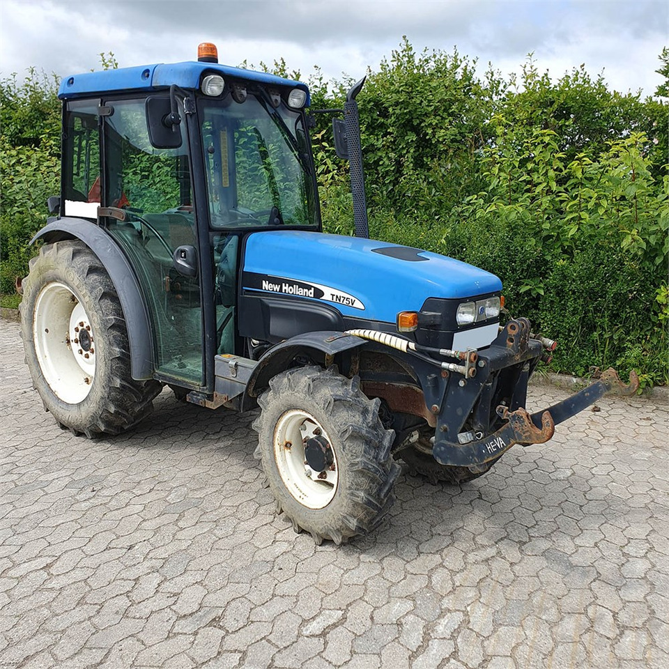 New Holland TN75 V - جرار: صورة 1 New Holland TN75 V - جرار: صورة 1