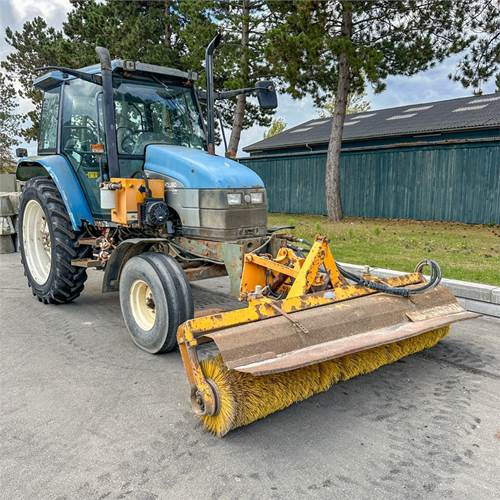 New Holland TS90 - جرار: صورة 1 New Holland TS90 - جرار: صورة 1