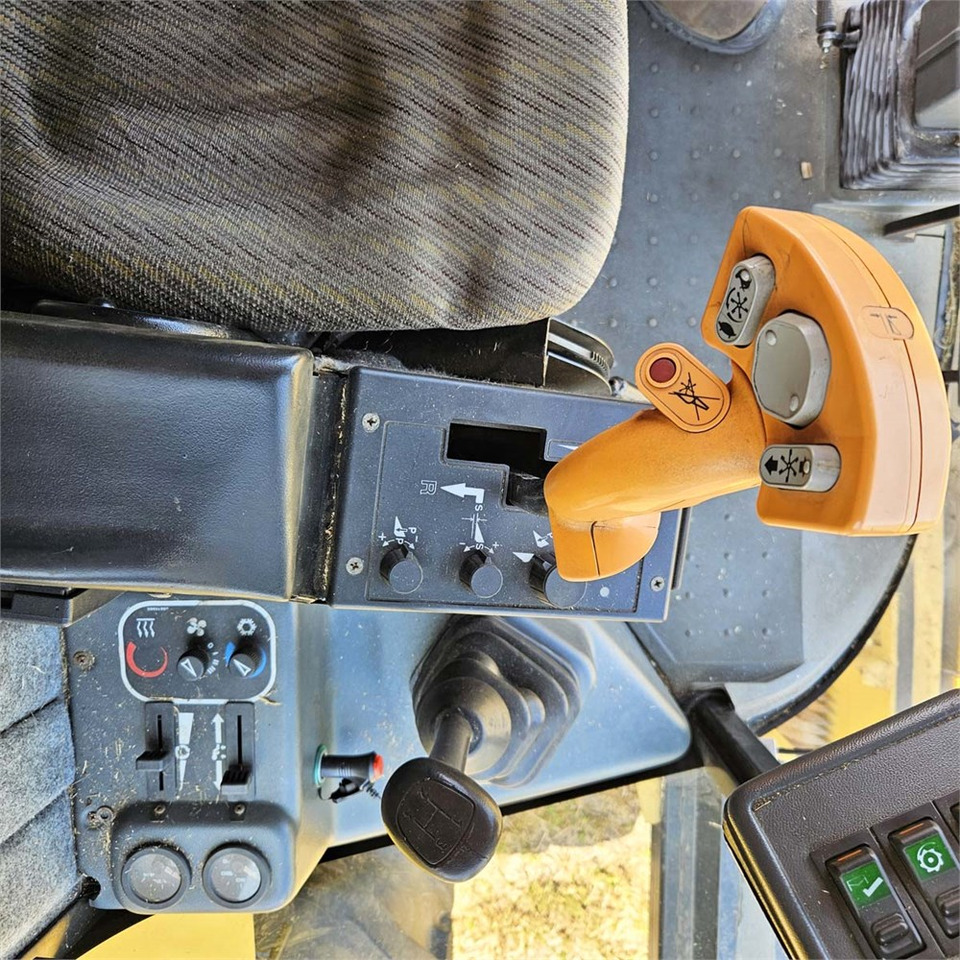 تأجير New Holland TX68 New Holland TX68: صورة 11