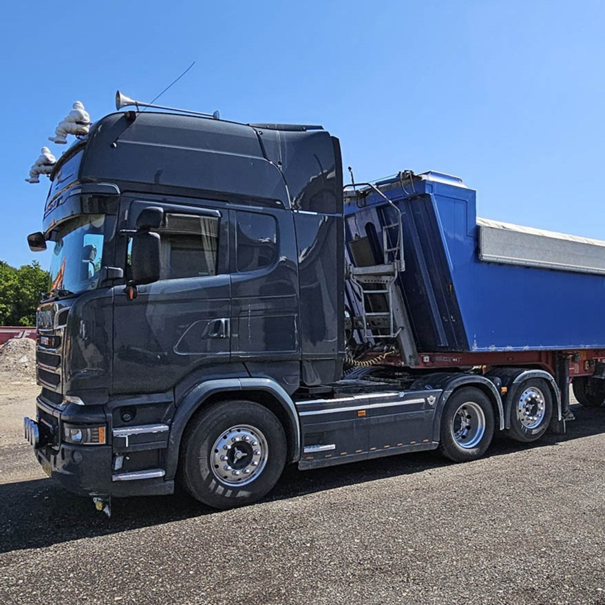 Scania V8 PGR 730 - مقطورة السحب: صورة 1 Scania V8 PGR 730 - مقطورة السحب: صورة 1