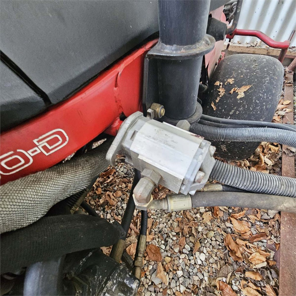 جزازة عشب الحدائق Toro Greensmaster 3200-D: صورة 7