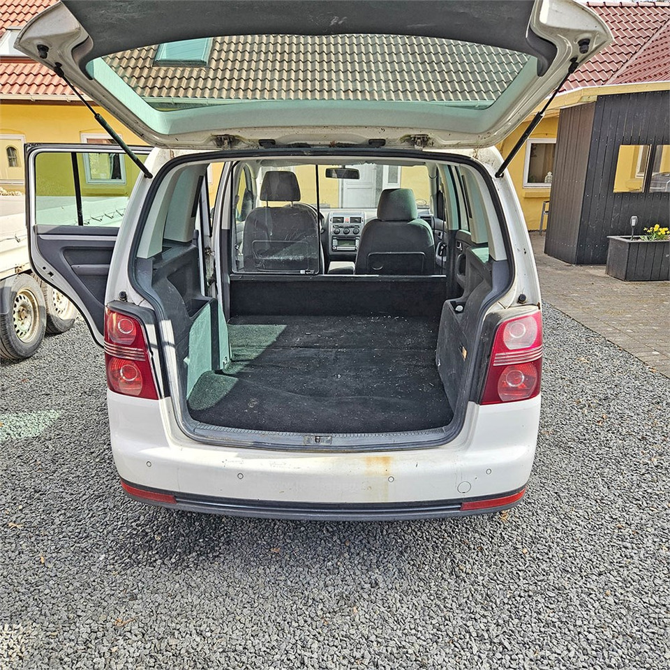VW Touran Van 2,0 tdi automatisk - سيارة: صورة 5 VW Touran Van 2,0 tdi automatisk - سيارة: صورة 5