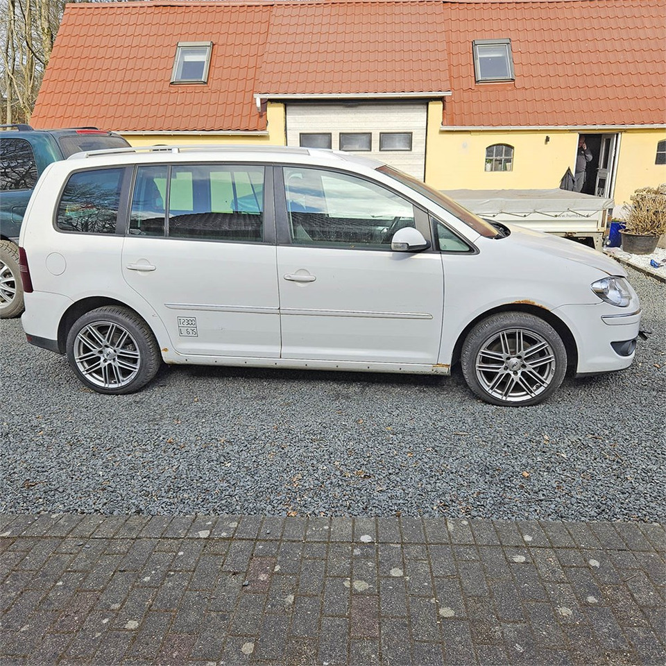 VW Touran Van 2,0 tdi automatisk - سيارة: صورة 2 VW Touran Van 2,0 tdi automatisk - سيارة: صورة 2