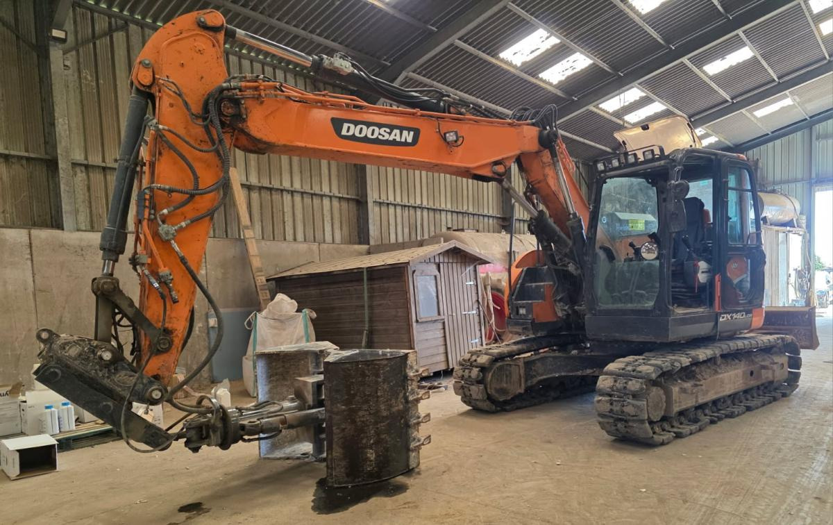 Doosan DX 140LCR-5 - حفار زاحف: صورة 1 Doosan DX 140LCR-5 - حفار زاحف: صورة 1