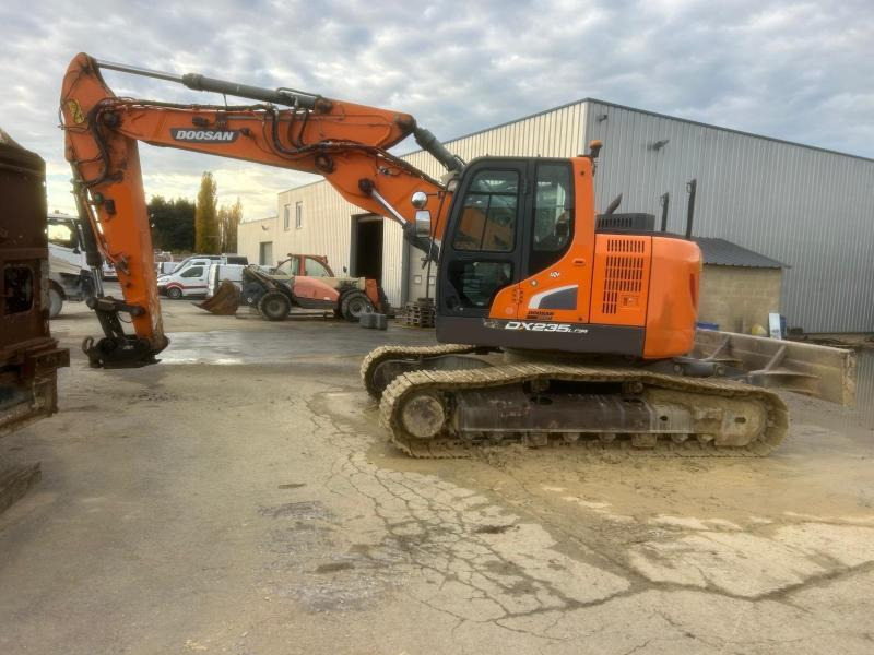Doosan DX 235 LCR-5 - حفار زاحف: صورة 1 Doosan DX 235 LCR-5 - حفار زاحف: صورة 1