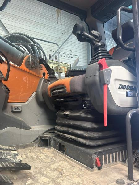 Doosan DX 235 LCR-5 - حفار زاحف: صورة 4 Doosan DX 235 LCR-5 - حفار زاحف: صورة 4