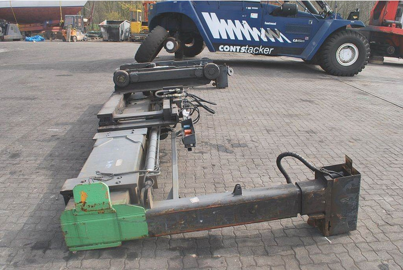 Kalmar 20-40 feet Sidespreader - معدات المناولة: صورة 1 Kalmar 20-40 feet Sidespreader - معدات المناولة: صورة 1
