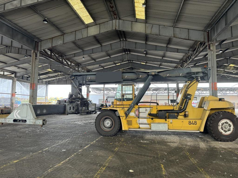 Kalmar DRF450-70S5X - آلة حمل الحاويات في الأماكن الصغيرة: صورة 3 Kalmar DRF450-70S5X - آلة حمل الحاويات في الأماكن الصغيرة: صورة 3