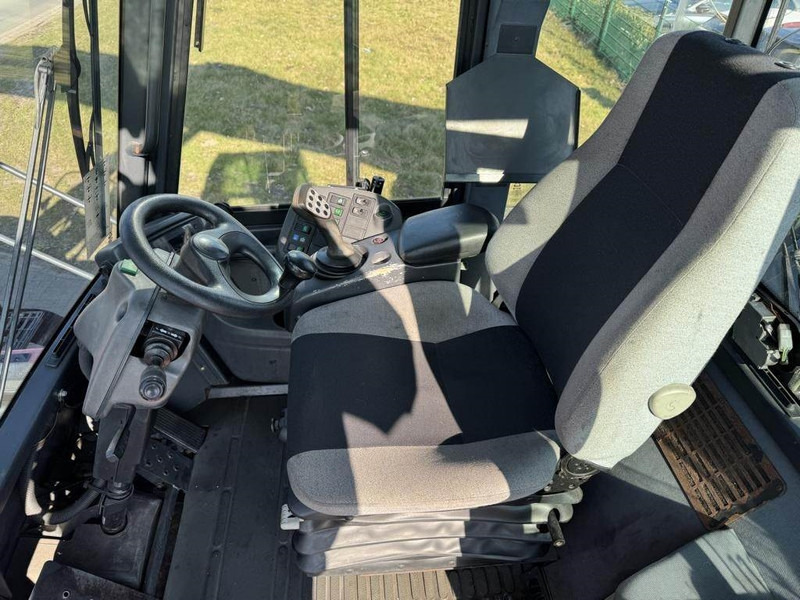 Linde C4540TL - آلة حمل الحاويات في الأماكن الصغيرة: صورة 5 Linde C4540TL - آلة حمل الحاويات في الأماكن الصغيرة: صورة 5