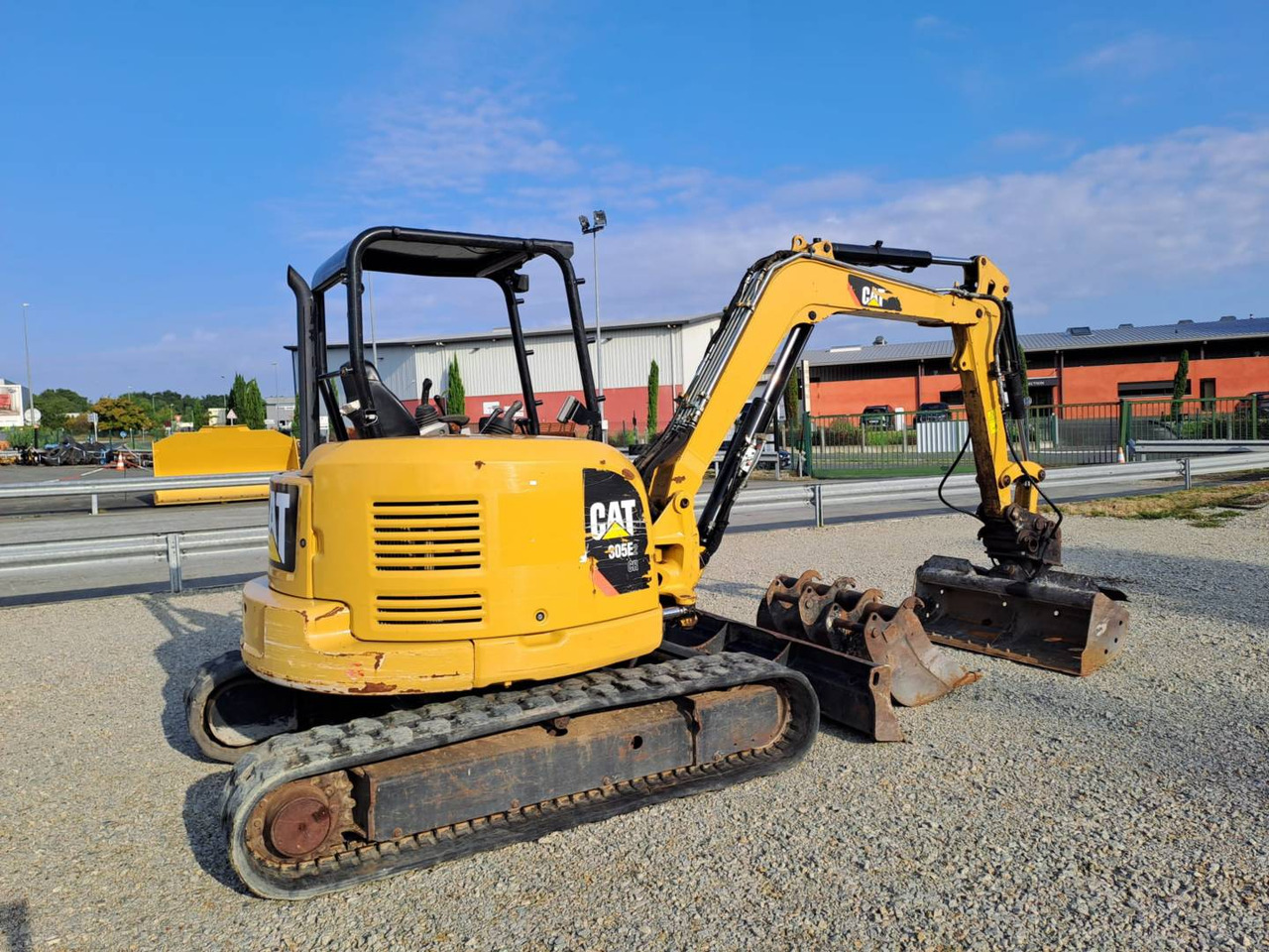 CAT 305E2 - حفار زاحف: صورة 3 CAT 305E2 - حفار زاحف: صورة 3
