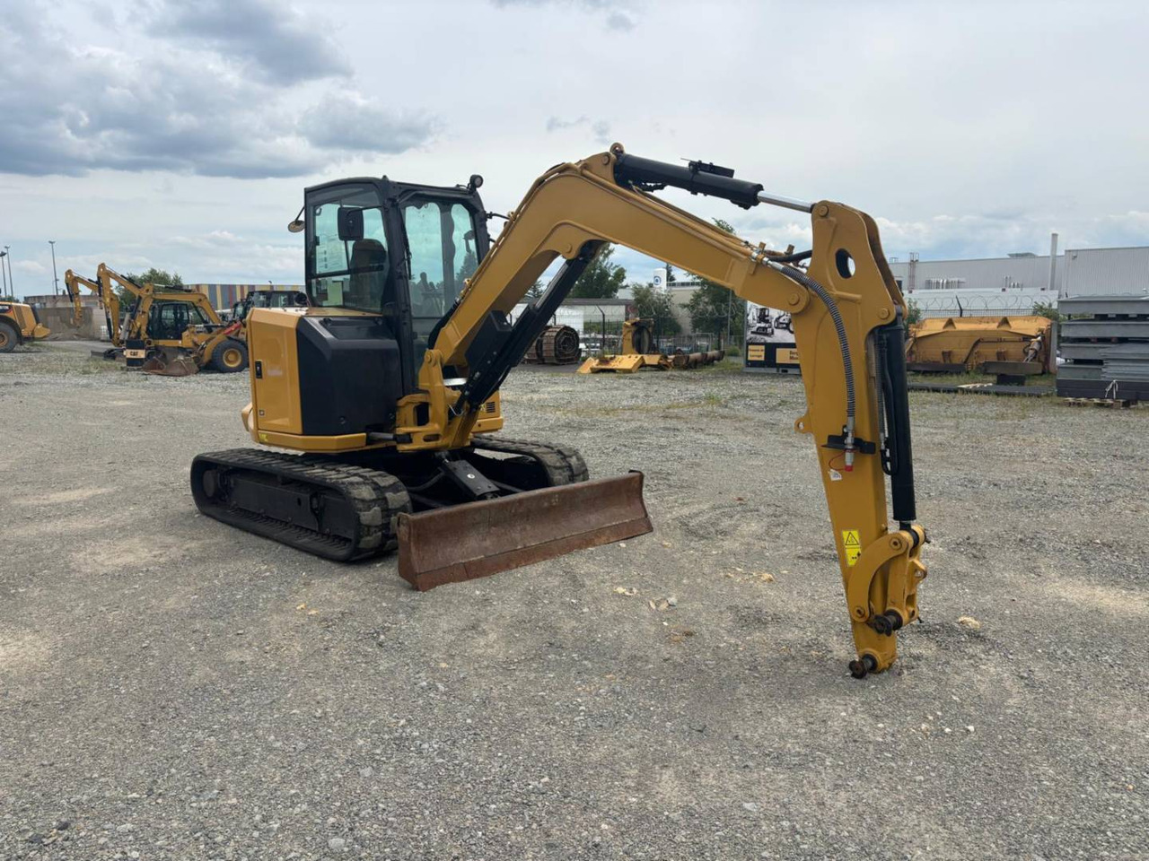 CAT 305 - حفار زاحف: صورة 1 CAT 305 - حفار زاحف: صورة 1