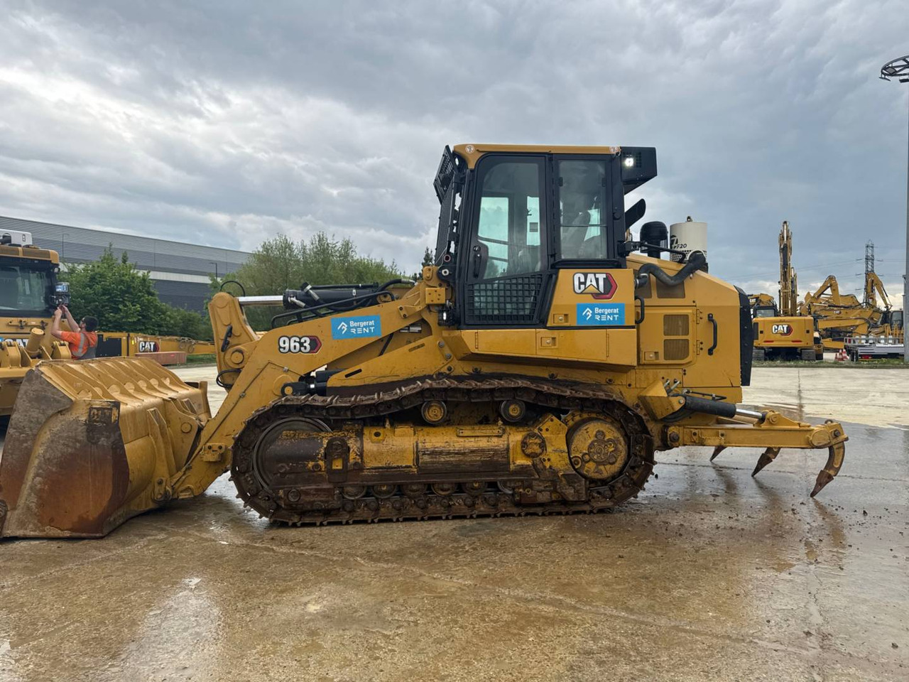 CAT 963 - اللودر المجنزر: صورة 1 CAT 963 - اللودر المجنزر: صورة 1