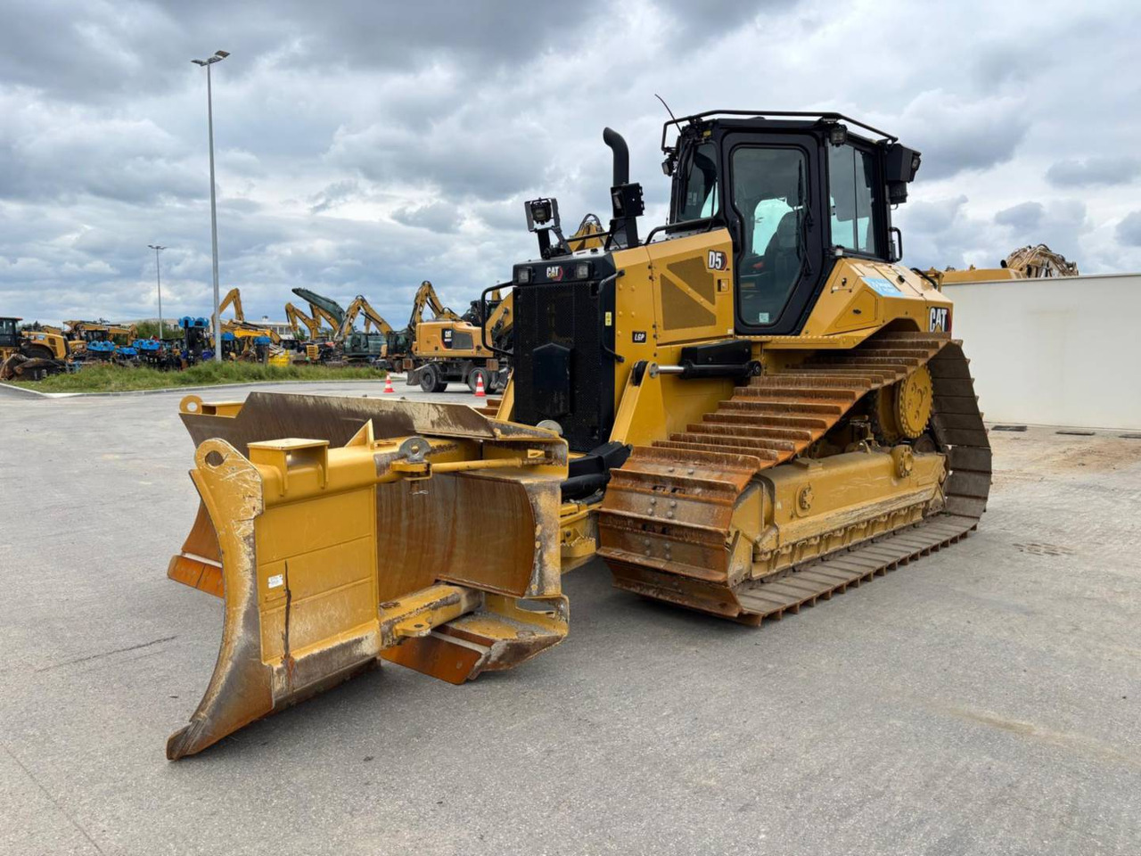 CAT D5 - بلدوزر: صورة 2 CAT D5 - بلدوزر: صورة 2